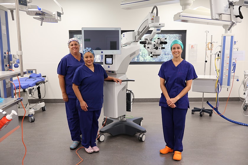 Image of medical staff standing next to Zeiss robot